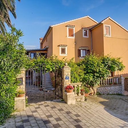 Apartments Beba Mali Losinj Bagian luar foto