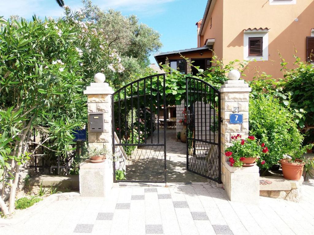 Apartments Beba Mali Losinj Ruang foto