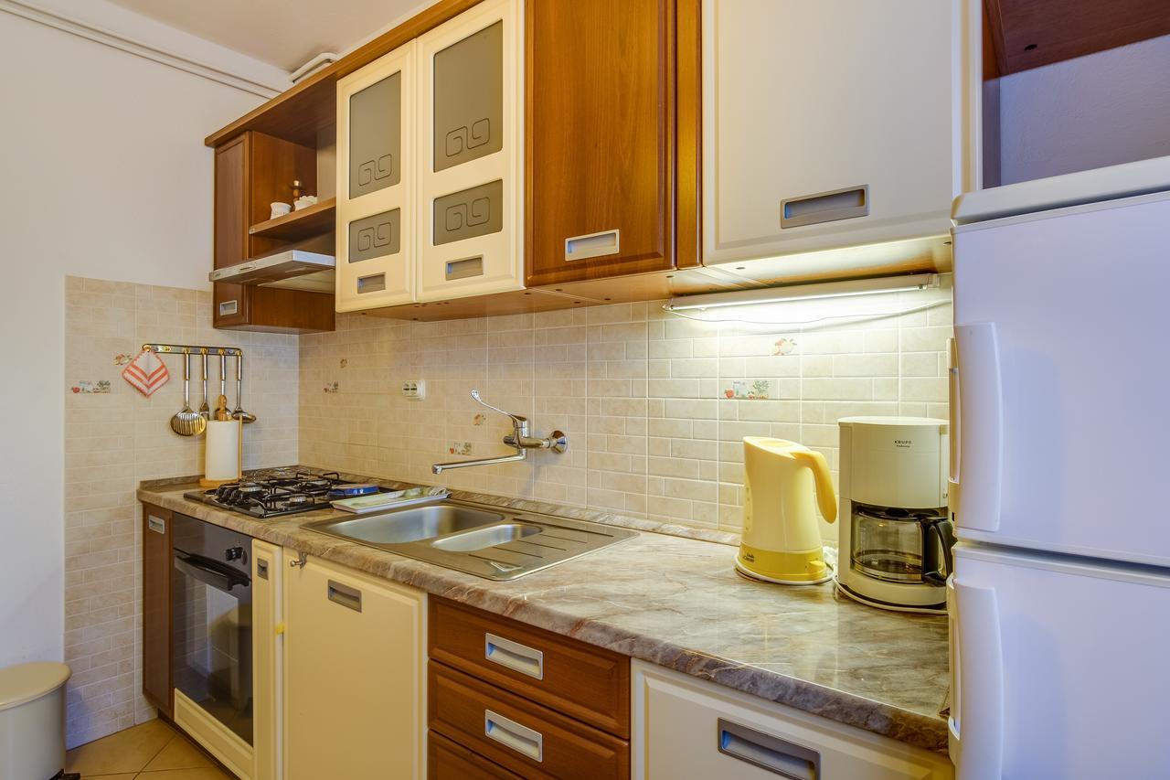 Apartments Beba Mali Losinj Bagian luar foto
