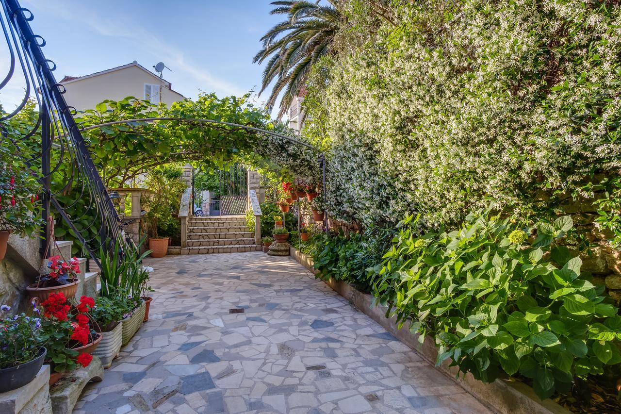 Apartments Beba Mali Losinj Bagian luar foto
