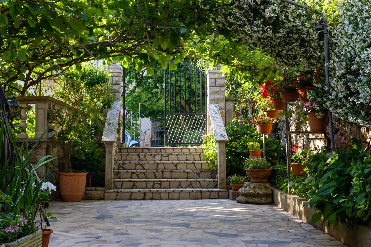Apartments Beba Mali Losinj Bagian luar foto