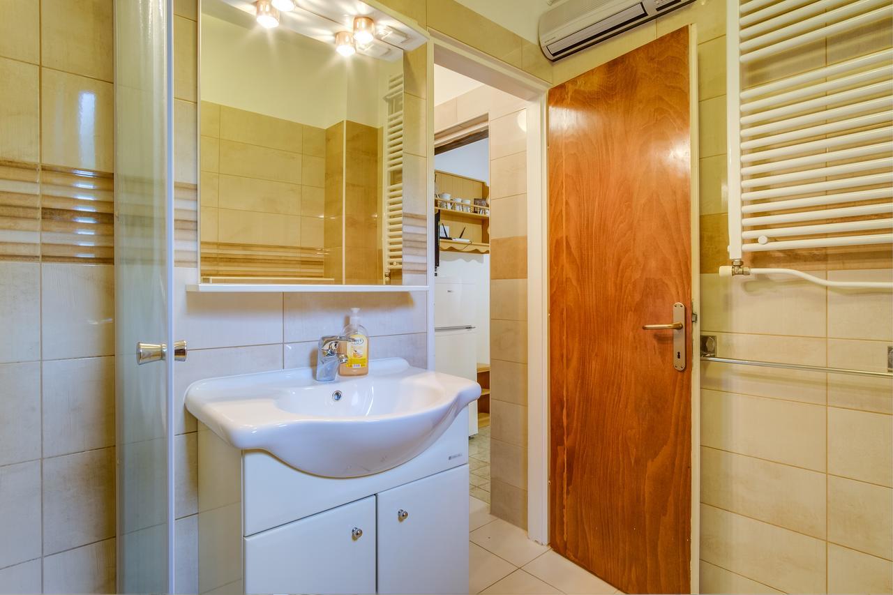 Apartments Beba Mali Losinj Bagian luar foto