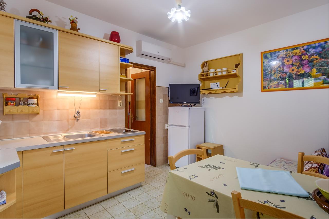 Apartments Beba Mali Losinj Bagian luar foto