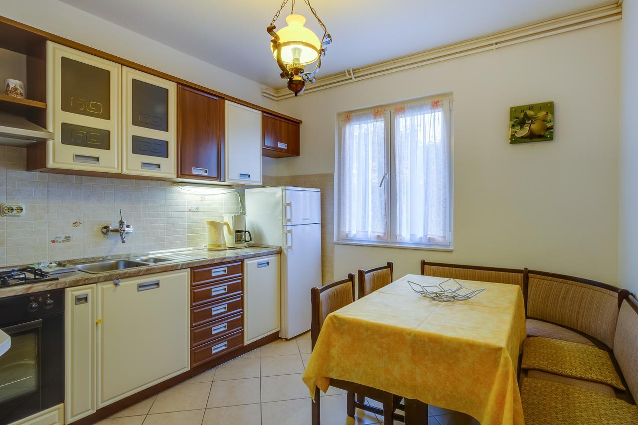 Apartments Beba Mali Losinj Bagian luar foto