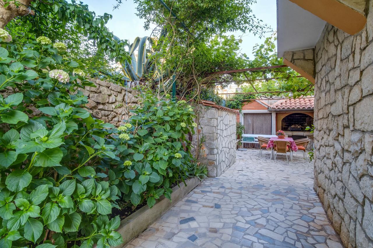 Apartments Beba Mali Losinj Bagian luar foto