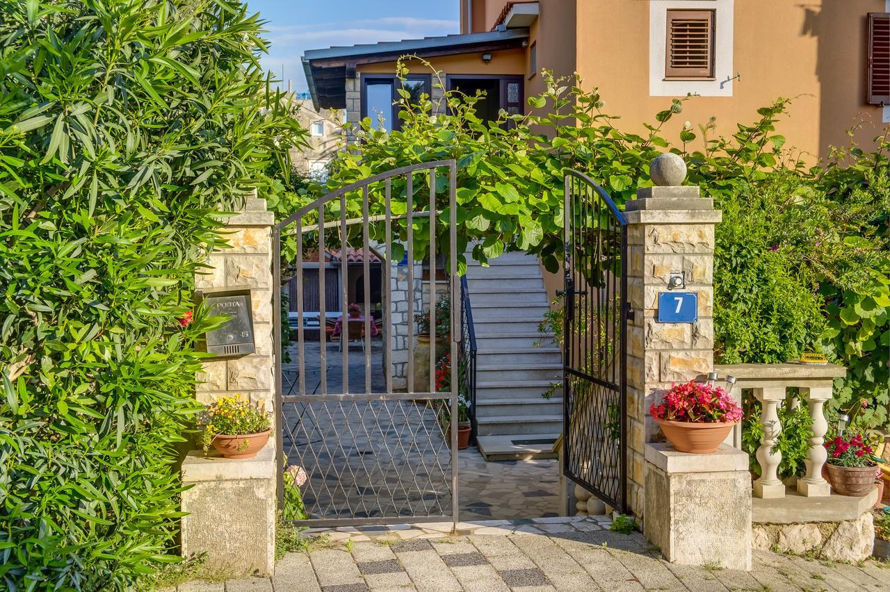 Apartments Beba Mali Losinj Bagian luar foto
