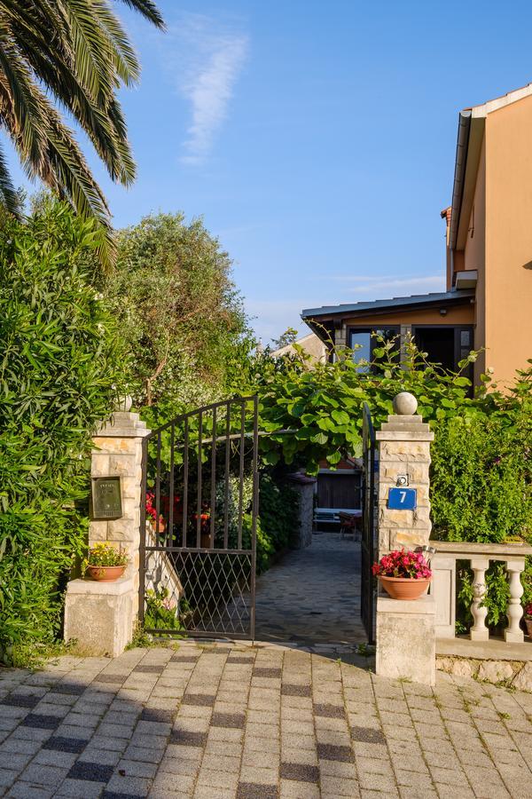 Apartments Beba Mali Losinj Bagian luar foto