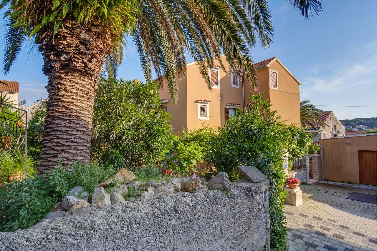 Apartments Beba Mali Losinj Bagian luar foto