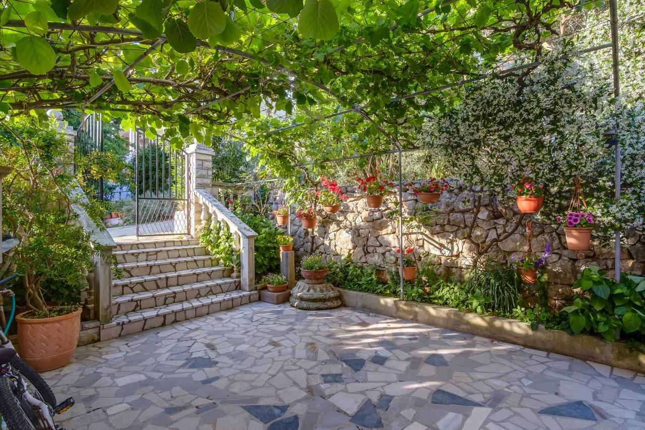 Apartments Beba Mali Losinj Bagian luar foto