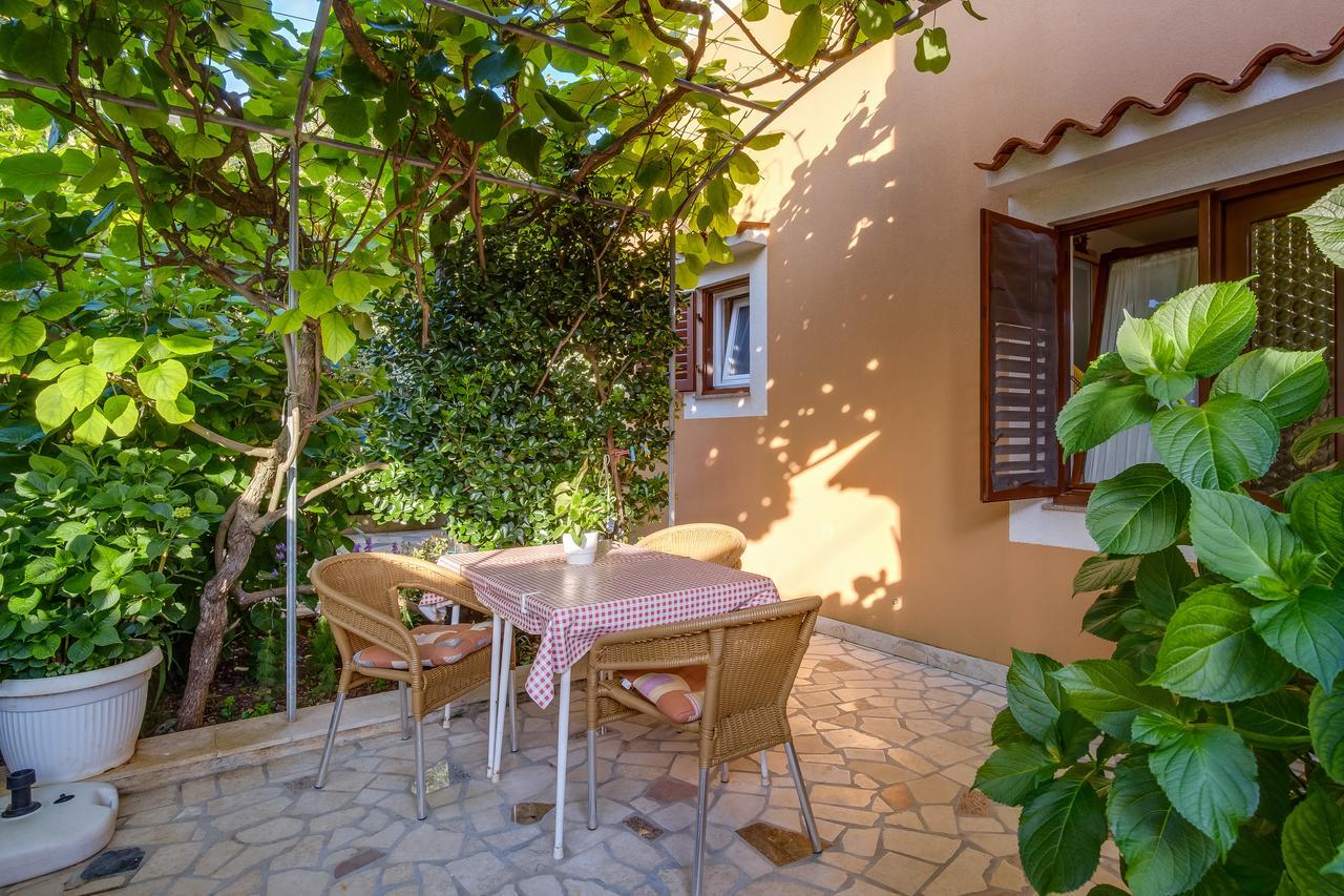 Apartments Beba Mali Losinj Bagian luar foto